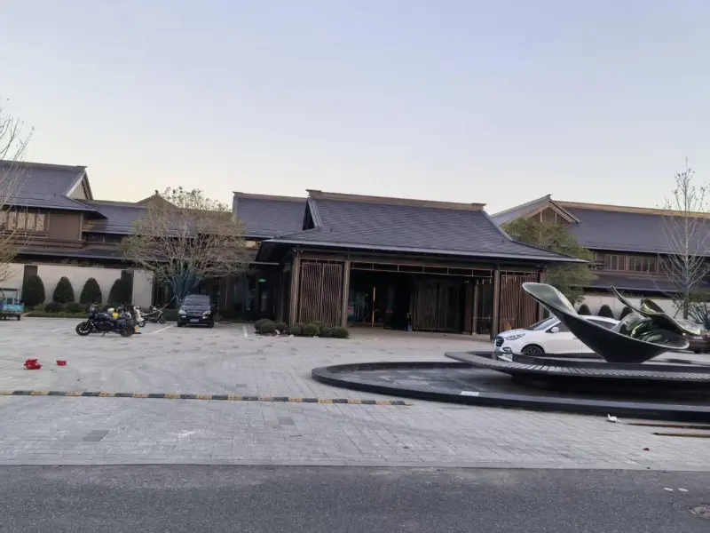 ໂຄງການລອຍນ້ໍາໂຮງງານສີຟ້າ: Runquan Kaiyuan Mingting (ສາຂາ town town town teachu)